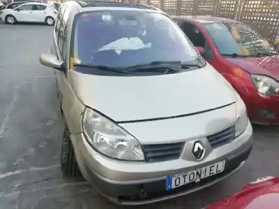 Vehicul casat RENAULT GRAND SCENIC 1.9 DCI al anului 2005 alimentat F9Q E8