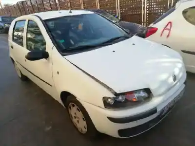 Veicolo di demolizione fiat punto berlina (188) 1.2 8v dynamic dell'anno 2003 alimentato 188a4000