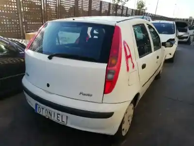 Veicolo di demolizione fiat punto berlina (188) 1.2 8v dynamic dell'anno 2003 alimentato 188a4000