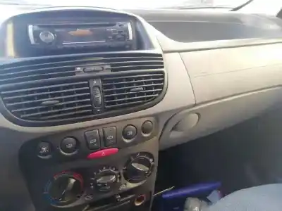 Veicolo di demolizione fiat punto berlina (188) 1.2 8v dynamic dell'anno 2003 alimentato 188a4000