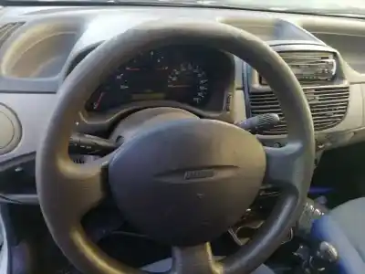 Veicolo di demolizione fiat punto berlina (188) 1.2 8v dynamic dell'anno 2003 alimentato 188a4000