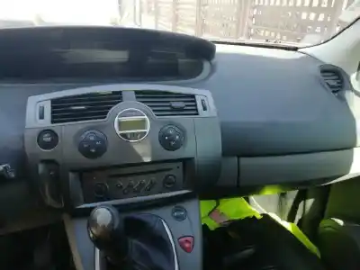 Veicolo di demolizione renault scénic ii (jm0/1_) 1.6 (jm0c jm0j jm1b) dell'anno 2003 alimentato k4mt7