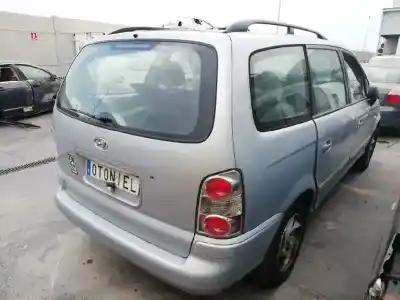 Sloopvoertuig hyundai trajet (fo) 2.0 crdi gls van het jaar 2005 aangedreven d4ea