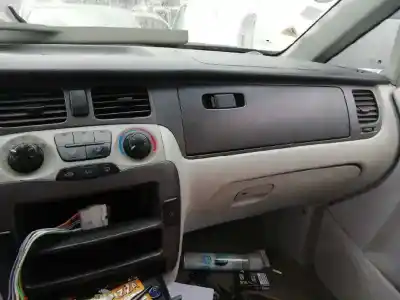 Sloopvoertuig hyundai trajet (fo) 2.0 crdi gls van het jaar 2005 aangedreven d4ea