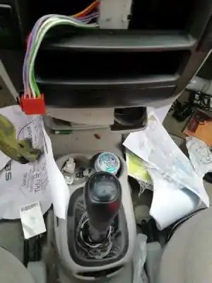 Sloopvoertuig hyundai trajet (fo) 2.0 crdi gls van het jaar 2005 aangedreven d4ea