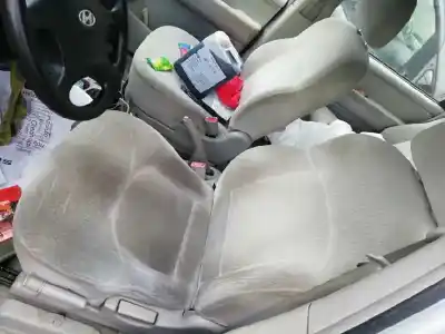 Sloopvoertuig hyundai trajet (fo) 2.0 crdi gls van het jaar 2005 aangedreven d4ea