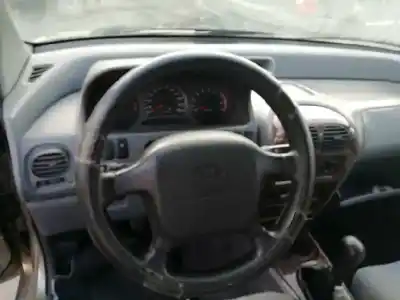 Véhicule à la ferraille kia joice 2.0 cat de l'année 2001 alimenté g4cp