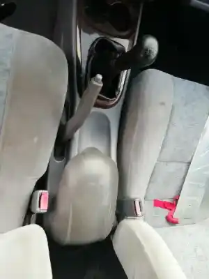 Véhicule à la ferraille kia joice 2.0 cat de l'année 2001 alimenté g4cp