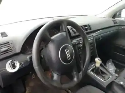 Sloopvoertuig audi a4 berlina (8e) 1.9 tdi (96kw) van het jaar 2002 aangedreven awx