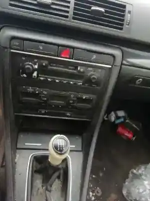 Sloopvoertuig audi a4 berlina (8e) 1.9 tdi (96kw) van het jaar 2002 aangedreven awx