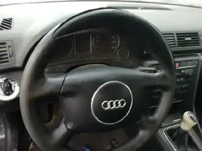 Sloopvoertuig audi a4 berlina (8e) 1.9 tdi (96kw) van het jaar 2002 aangedreven awx