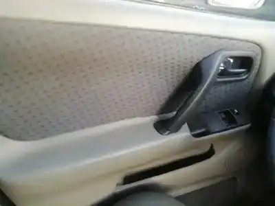 Veículo de Sucata nissan primera berlina (p11) 1.6 16v cat do ano 2001 alimentado qg16