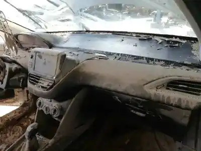 Veículo de Sucata peugeot 2008 (--.2013->) active do ano 2015 alimentado bh02