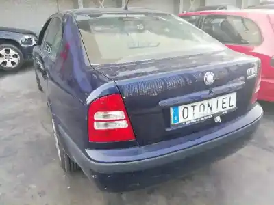 Veículo de Sucata skoda octavia berlina (1u2) ambiente do ano 2003 alimentado bfq