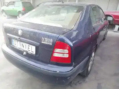 Veículo de Sucata skoda octavia berlina (1u2) ambiente do ano 2003 alimentado bfq