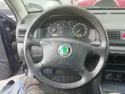 Veículo de Sucata skoda octavia berlina (1u2) ambiente do ano 2003 alimentado bfq