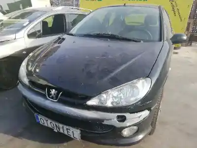 Véhicule à la ferraille peugeot 206 berlina 1.4 hdi de l'année 2005 alimenté 8hz