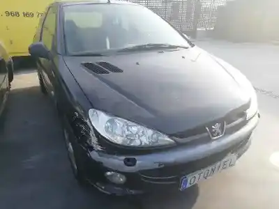 Véhicule à la ferraille peugeot 206 berlina 1.4 hdi de l'année 2005 alimenté 8hz