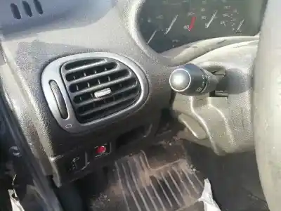 Véhicule à la ferraille peugeot 206 berlina 1.4 hdi de l'année 2005 alimenté 8hz