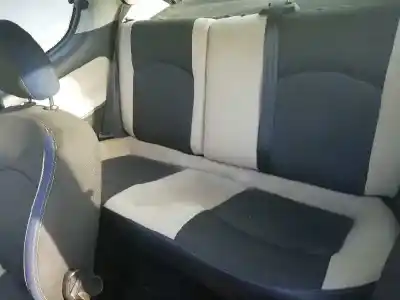 Véhicule à la ferraille peugeot 206 berlina 1.4 hdi de l'année 2005 alimenté 8hz