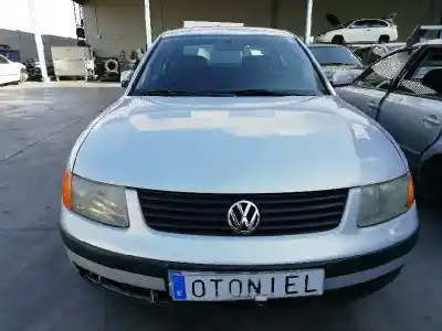 Verschrottungsfahrzeug VOLKSWAGEN PASSAT BERLINA (3B2) 1.8 des Jahres 1997 angetrieben ADR