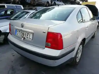 Verschrottungsfahrzeug volkswagen passat berlina (3b2) 1.8 des jahres 1997 angetrieben adr