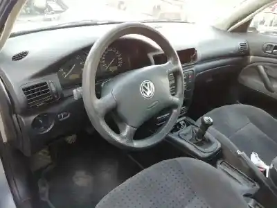 Verschrottungsfahrzeug volkswagen passat berlina (3b2) 1.8 des jahres 1997 angetrieben adr