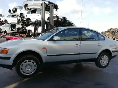 Verschrottungsfahrzeug volkswagen passat berlina (3b2) 1.8 des jahres 1997 angetrieben adr