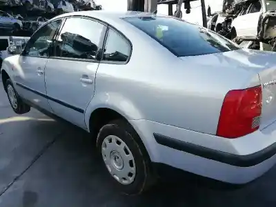 Verschrottungsfahrzeug volkswagen passat berlina (3b2) 1.8 des jahres 1997 angetrieben adr