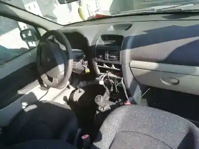 Здавання транспортного засобу renault clio ii fase ii (b/cb0) authentique року 2003 потужний d7fg7