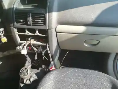 Здавання транспортного засобу renault clio ii fase ii (b/cb0) authentique року 2003 потужний d7fg7