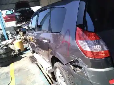 Sloopvoertuig renault grand scenic 1.5 dci van het jaar 2004 aangedreven k9k f7