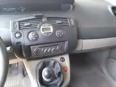 Sloopvoertuig renault grand scenic 1.5 dci van het jaar 2004 aangedreven k9k f7
