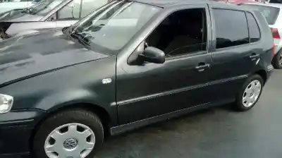Véhicule à la ferraille volkswagen polo berlina (6n2) conceptline de l'année 2000 alimenté akk
