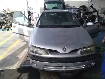 Véhicule à la ferraille RENAULT LAGUNA (B56) 1.9 dCi Diesel CAT de l'année 2000 alimenté F9Q B7