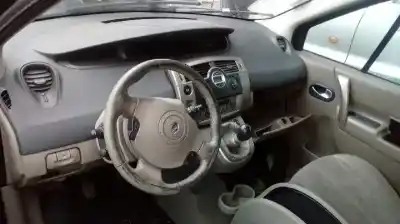 Sloopvoertuig renault grand scenic 1.9 dci van het jaar 2004 aangedreven f9q d8