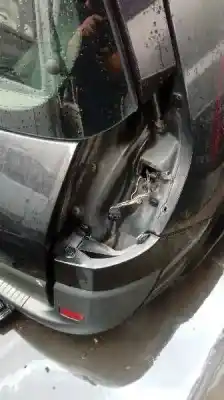 Sloopvoertuig renault grand scenic 1.9 dci van het jaar 2004 aangedreven f9q d8