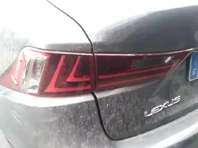 Véhicule à la ferraille lexus is 300h de l'année 2015 alimenté 2ar