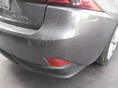 Véhicule à la ferraille lexus is 300h de l'année 2015 alimenté 2ar
