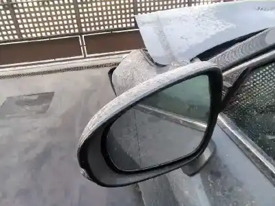 Véhicule à la ferraille lexus is 300h de l'année 2015 alimenté 2ar