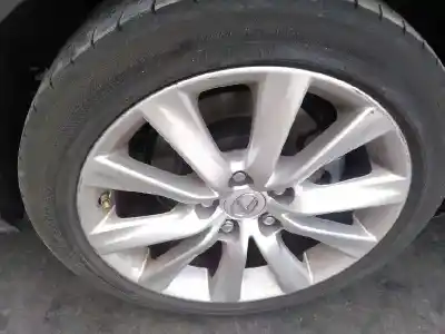 Véhicule à la ferraille lexus is 300h de l'année 2015 alimenté 2ar