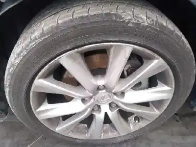 Véhicule à la ferraille lexus is 300h de l'année 2015 alimenté 2ar