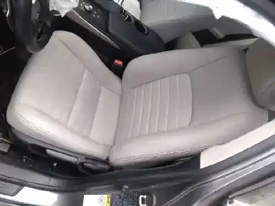 Véhicule à la ferraille lexus is 300h de l'année 2015 alimenté 2ar