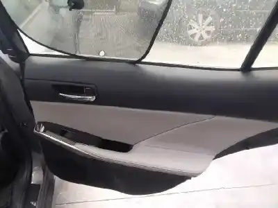 Véhicule à la ferraille lexus is 300h de l'année 2015 alimenté 2ar