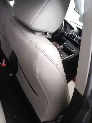 Véhicule à la ferraille lexus is 300h de l'année 2015 alimenté 2ar