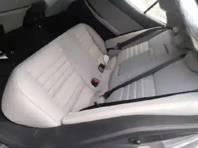 Véhicule à la ferraille lexus is 300h de l'année 2015 alimenté 2ar