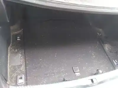 Véhicule à la ferraille lexus is 300h de l'année 2015 alimenté 2ar