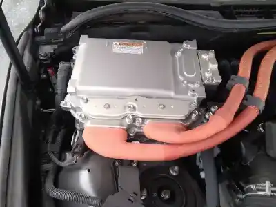 Véhicule à la ferraille lexus is 300h de l'année 2015 alimenté 2ar