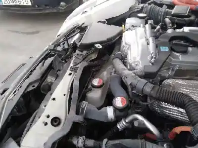 Véhicule à la ferraille lexus is 300h de l'année 2015 alimenté 2ar