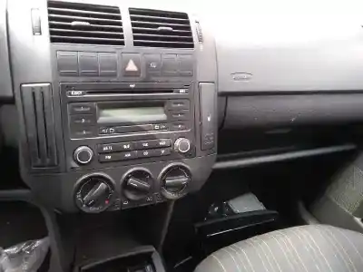 Veicolo di demolizione volkswagen polo (9n3) advance dell'anno 2006 alimentato bky